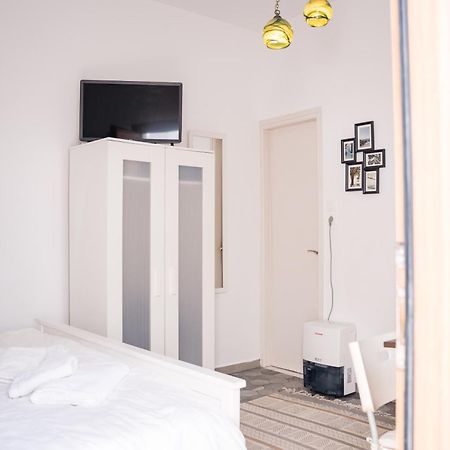 Cozy Budget Apartments In The Heart Of Fira 외부 사진