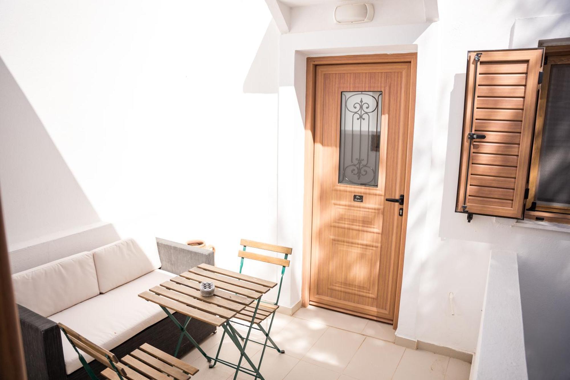 Cozy Budget Apartments In The Heart Of Fira 외부 사진